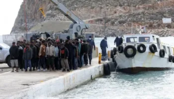 Qindra emigrantë shpëtohen në det pranë Kretës