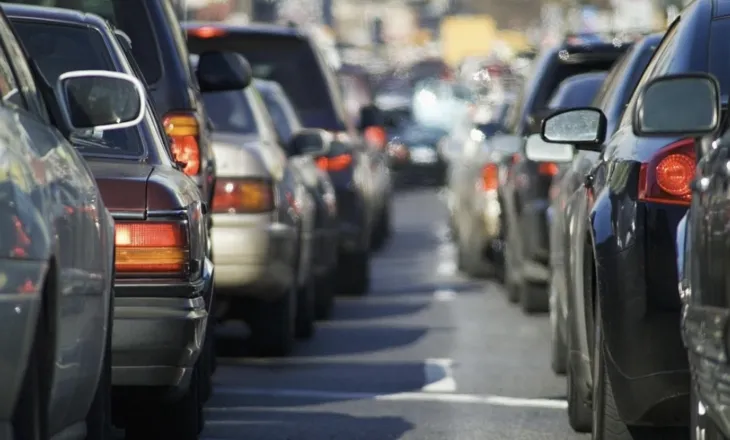 Qytetet me më shumë makina për banorë; Tirana, me kaq shumë trafik, nuk kryeson!