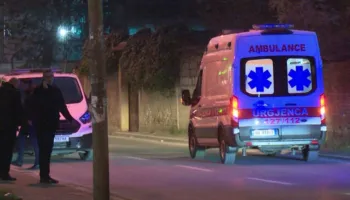 Ra nga një lartësi prej 7 metrash, ndërron jetë 72-vjeçarja