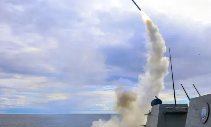 “Raketat na fluturojnë mbi kokë si zogj”, shqiptarja flet në lot nga Iraku: Do kthehem në Shqipëri në rrugë tokësore