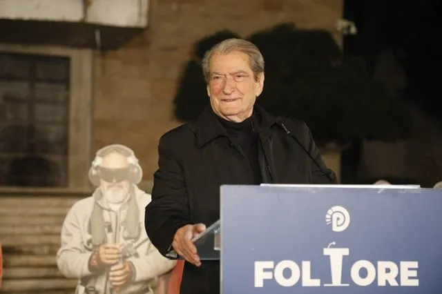 “Rama do të mbrojë korrupsionin,jo ta luftojë”,Berisha nga Kryeministria:Vendi hyn në fazë kritike, qytetarët treguan..