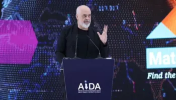 Rama i përgjigjet kritikëve: Shihni veten para se të akuzoni Shqipërinë