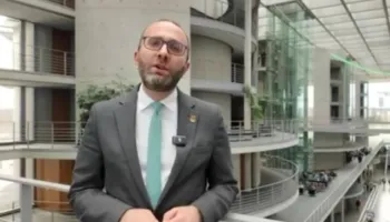 Rama i quajti “mërgata e qyqeve”, reagon Gaz Bardhi nga Berlini