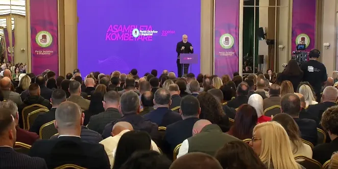 Rama: Nëse çmimi i naftës kalon vlerën 220 lekë, do ulet me 20% akciza e karburantit