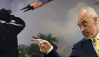 Rama nga vila e Enver Hoxhës sulmon PD dhe urdheron drejtesine: Gjykata t’i lërë në burg ata që e sulmuan