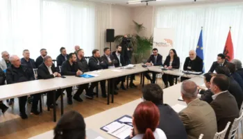 Rama përgëzon tregtarët e naftës për “çmimet e lira”: Vendet e tjera janë edhe më keq