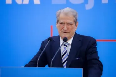 “Rama përpiqet që me shashka të mbulojë vjedhjet”/ Drafti për referendumet, Berisha i prerë: S’votojmë asnjë ligj të PS