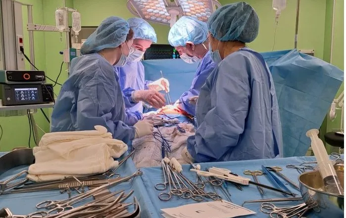 Rama: Spitali i Lezhës kryen me sukses një nga ndërhyrjet më sfiduese në kirurgjinë abdominale