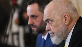 Rama takohet me ministrin e Brendshëm, Besfort Lamallari në Vilën 30, u bashkohet edhe Toni Gogu