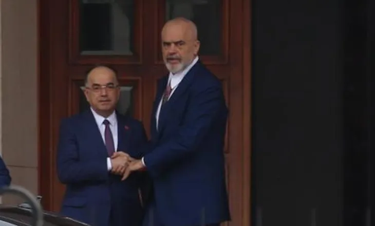 Rama takon Begajn, i dorëzon 7 ndryshimet në qeveri! Pritet dekretimi