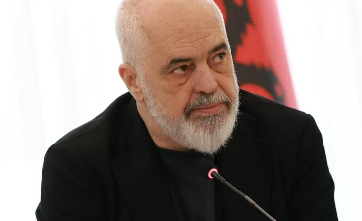 Rama: Ulja e taksës së qarkullimit do rëndonte qytetarët, do paguanin 4-fishin e asaj që paguajnë sot