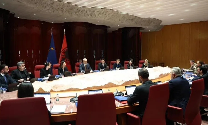 Rama vijon analizat me ministrat, të shtunën mbledhje e zgjeruar me Grupin dhe Kabinetin