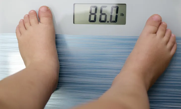 Raporti ndërkombëtar: Deri në 227 milionë fëmijë mund të jenë obezë në vitin 2040