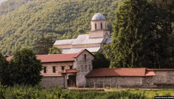 Rashiq korrigjon deklaratën për tokën e Manastirit të Deçanit