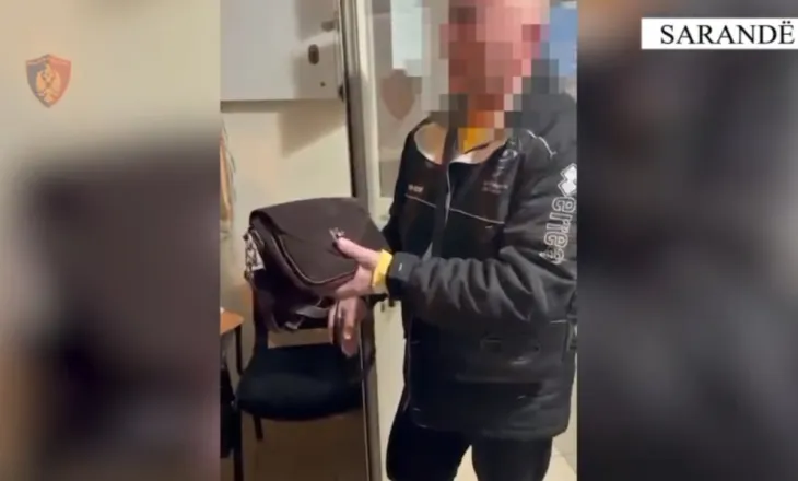 Rast për t’u marrë shembull në Sarandë/ Gjen çantën me 17 mijë dollarë dhe dokumente, qytetari e dorëzon në polici