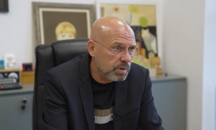 Reagimet e ambasadave për “Ballukun”, Manjani iu sjell në vëmendje rastin “çek” për mashtrimin me fondet e BE