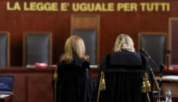 Referendumi kushtetues: Pjesëmarrja deri në mesditë arrin 14%, raporton Ministria e Brendshme