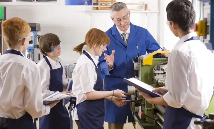 Reforma në Arsimin Profesional/ Strategji e re kundër braktisjes së shkollës dhe filtra të rreptë për drejtuesit