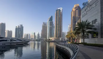 Rënie e thellë në bursat e Emirateve të Bashkuara Arabe pas sulmeve me raketa iraniane