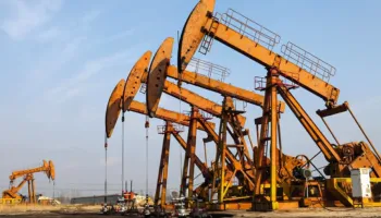 Reuters: Prodhimi ditor i naftës nga Emiratet e Bashkuara Arabe ulet me më shumë se 50%