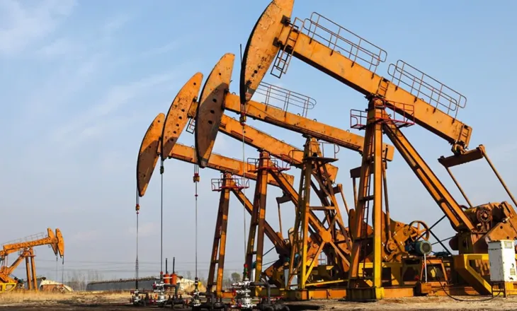 Reuters: Prodhimi ditor i naftës nga Emiratet e Bashkuara Arabe ulet me më shumë se 50%