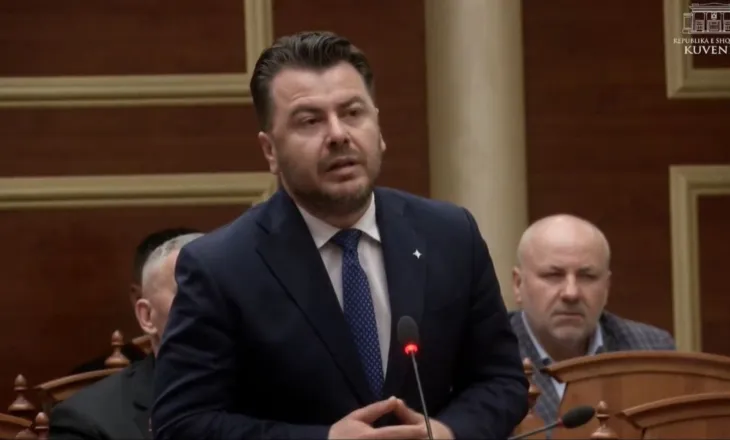 “Rezolutë servile”/ Kapri në Kuvend: Qëllimi është të shpëtohet fati politik i Edi Ramës