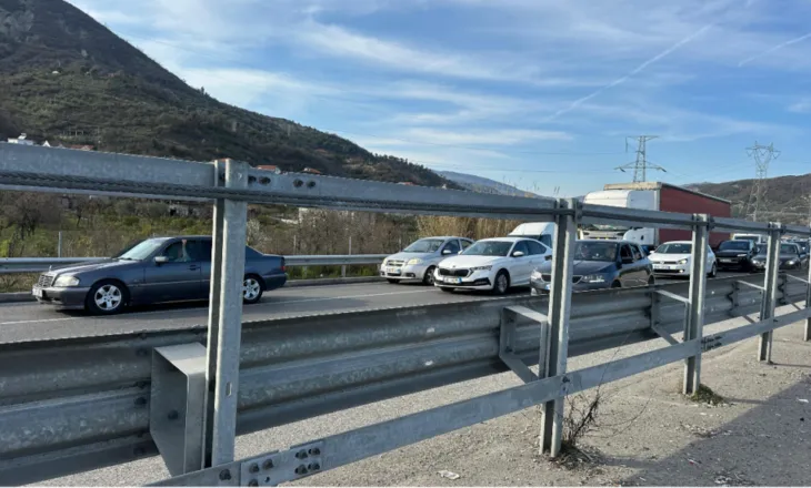 Rihapja e segmentit Librazhd-Prrenjas rikthen fluksin e madh të makinave