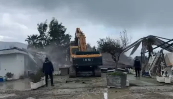 ‘Rikthehet’ IKMT, aksion në Radhimë dhe Orikum për prishjen e 5 objekteve, banorët kundërshtojnë