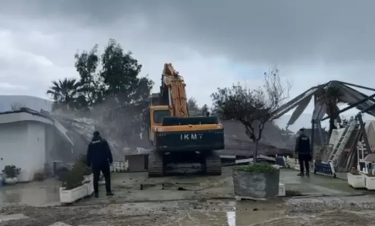 ‘Rikthehet’ IKMT, aksion në Radhimë dhe Orikum për prishjen e 5 objekteve, banorët kundërshtojnë