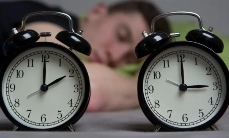 Rikthehet ora verore, shtohen orët me dritë, për disa persona mund të paraqesë ambjentimi…