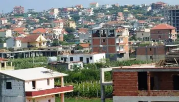 Rivlerësimi i pronave në rrethe: AKSH përdor çmimet e 2016-s, ekspertët privatë me çmimet reale