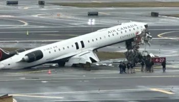 Rrëzimi i avionit në Nju Jork/ Gjendet e gjallë një stjuardesë, ishte lidhur në sedilje…
