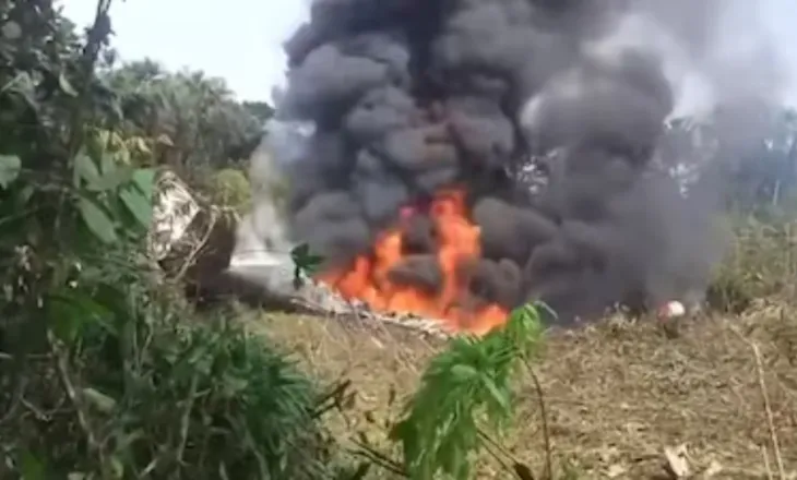 Rrëzohet avioni ushtarak në Kolumbi, ende nuk dihet numri i viktimave