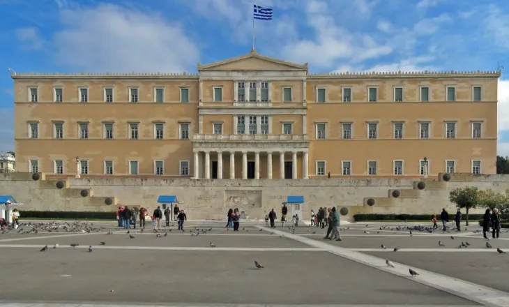 Rritja e çmimeve nga lufta në Lindjen e Mesme, qeveria greke ndërhyn me masa emergjente për ushqimet dhe karburantet