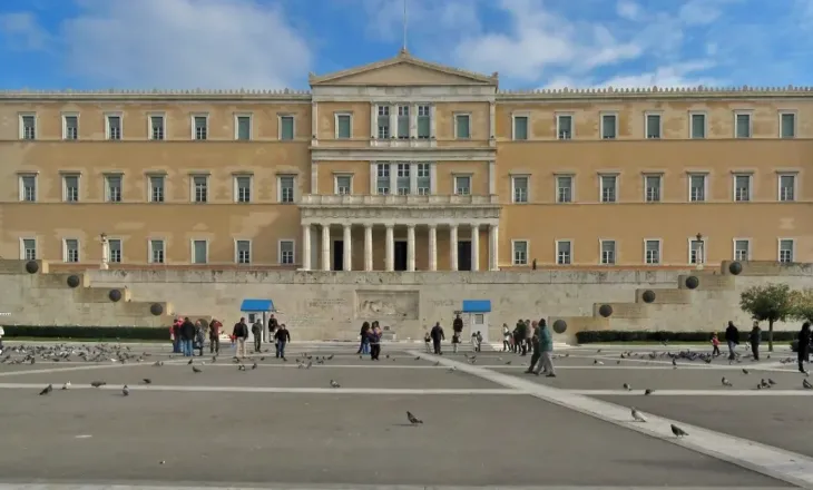 Rritja e çmimeve nga lufta në Lindjen e Mesme, qeveria greke ngrin fitimin e privatëve mbi ushqimet dhe karburantet