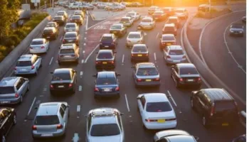 Rritja e çmimit të karburantit, Agjencia Ndërkombëtare e Energjisë: Punoni nga shtëpia dhe ulni shpejtësinë në rrugë