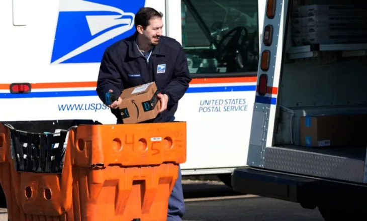 Rritja e çmimit të karburantit, Shërbimi Postar i SHBA-së vendos për herë të parë tarifë shtesë 8% për pakot