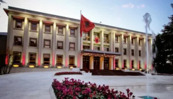 Rrotacion në krye të Forcës Ajrore, Presidenti Begaj firmos dekretet, gjeneral Edmond Abaz Voci emërohet Komandant