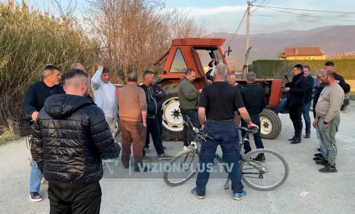 Rruga në gjendje të mjeruar, banorët e Fushë Milotit në protestë, kërkojnë ndërhyrjen e bashkisë