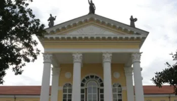 Rudi Sata: Ministria e Kulturës bën show nuk ka një strategji të qartë