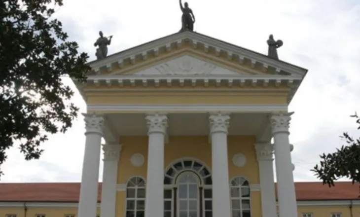 Rudi Sata: Ministria e Kulturës bën show nuk ka një strategji të qartë