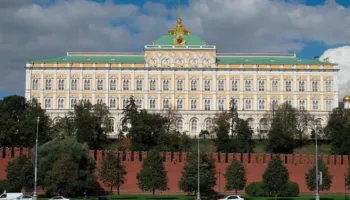 Rusia dëbon diplomatin britanik për spiunazh, Londra reagon ashpër