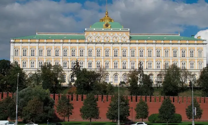 Rusia dëbon diplomatin britanik për spiunazh, Londra reagon ashpër