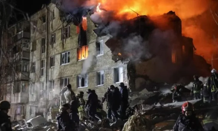 Rusia sulmon Ukrainën me raketë balistike, 10 të vrarë në Khrakiv