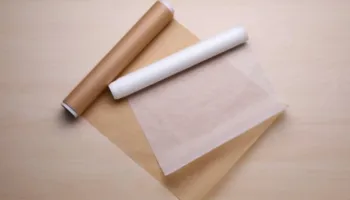 Sa i sigurt është përdorimi i letrës së pjekjes  dhe çfarë nuk duhet të bëhet me të