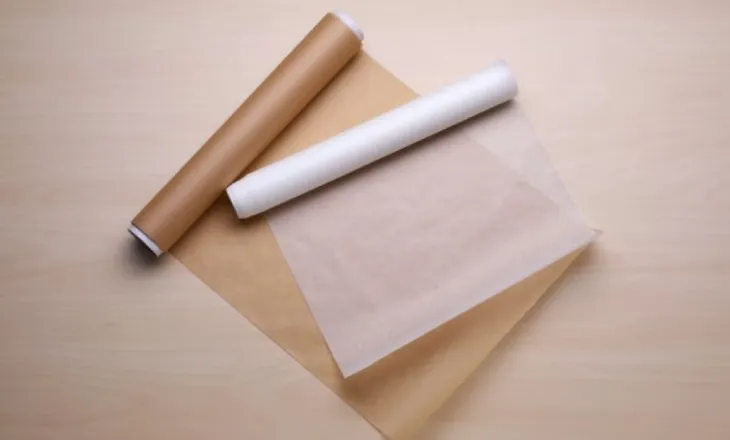 Sa i sigurt është përdorimi i letrës së pjekjes  dhe çfarë nuk duhet të bëhet me të