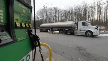 Sa lart mund të shkojnë çmimet e naftës dhe gazit për shkak të luftës me Iranin? Ja cilat janë skenarët