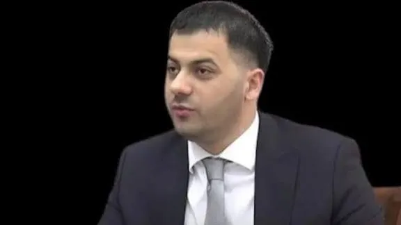 Sa paguhen analistët e sallonit të parukerisë së Grida Dumës që mbrojnë Ergys Agasin?