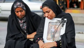 “Sapo e lashë djalin në shkollë, toka u drodh”/ Dëshmia rrëqethëse e nënës iraniane që humbi fëmijën nga dronët