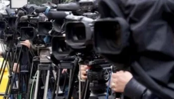 SCiDEV dhe BIRN publikojnë raportin e 2025 mbi lirinë e medias: 40% e gazetarëve në Shqipëri kërcënohen gjatë punës
